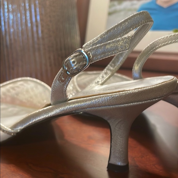 Karen Scott Silver Kitten Heel Slingbacks - Picture 7 of 7